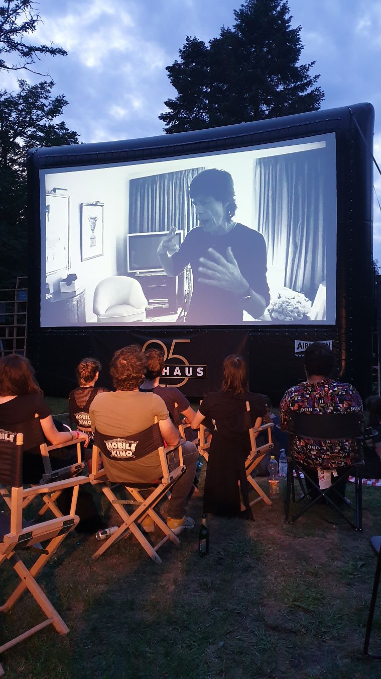 Jim Jarmusch: Tom Waits and Waits and Waits… - Äh, ja.