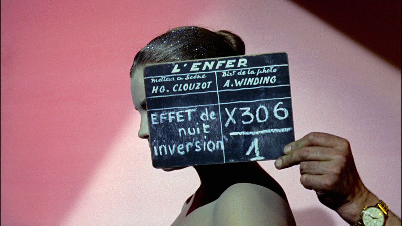 Hinter den Kulissen: Drehmomente - Die unsterblich schöne Romy Schneider hinter der Klappe von L’Enfer. Und der Name war Programm: L’Enfer wurde die persönliche Hölle Henri-Georges Clouzots, der den Film nie vollenden konnte.