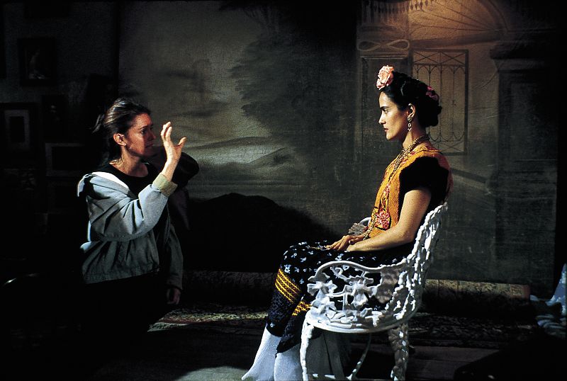Hinter den Kulissen: Drehmomente - Drei Frauen, die Kino und Kunst bereichert haben: Julie Taymor und Salma Hayek als Frida Kahlo.