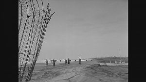 Die Müßiggänger am Strand der Adria © (c) RTI 1953. All rights reserved.