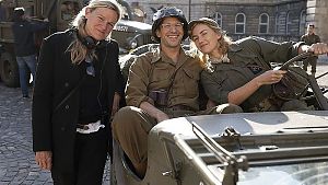 Ellen Kuras, Andy Samberg und Kate Winslet am Set © Sky UK Ltd / Kimberley French