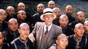 Dieser Hut kostete vermutlich mehr als umgerechnet 3,50 Euro. Die Frisuren dagegen…