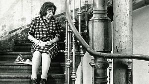 Emmi wird in der Mittagspause geschnitten, nachdem ihre Kolleginnen von ihrer Liebe zu Ali erfahren haben. &copy; Kinowelt GmbH