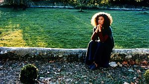 Die von Marie Rivière gespielte Isabelle stößt beim Verkupplungsversuch zwischen Magali und Gérald auf mehr als nur eine Hürde. © Kinowelt GmbH