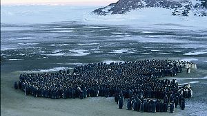 Die herausragende Kamera-Arbeit von Laurent Chalet und Jérôme Maison fängt perfekt die wunderschöne und doch erbarmungslose Umwelt der Kaiserpinguine ein. © Studiocanal GmbH