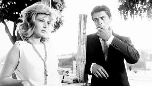 Vittoria (Monica Vitti) und Piero (Alain Delon) begehren sich, doch artikulieren können sie ihre Anziehung nicht. © Kinowelt GmbH