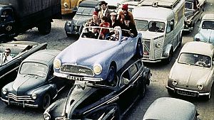 Die Fahrt mit der Metro erscheint im Vergleich zu diesem Fortbewegungsmittel recht konventionell. © Studiocanal GmbH