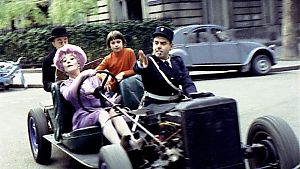 Ist der Polizist auf dem Beifahrersitz als Sittenstrolch verkleidet? Oder der Sittenstrolch als Polizist? © Studiocanal GmbH