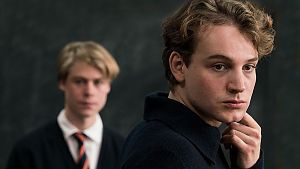 Theo (Leonard Scheicher) und Kurt (Tom Gramenz) © Studiocanal GmbH / Julia Terjung