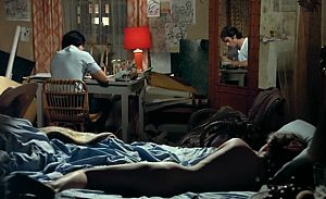 Rosalie in der Atelier-Wohnung des Comiczeichners David © 1972 STUDIOCANAL - Mega Films (Italie) - Paramount Orion Film Production (Allemagne). All rights reserved.