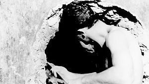 Philippe Leroy als Manu bei der Arbeit. Der Charakter ist dem Autor José Giovanni nachempfunden. © Arthaus / Studiocanal