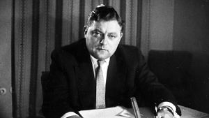 Franz Josef Strauß sammelt seine rhetorischen Kräfte bevor er politische Gegner attackiert © Kinowelt GmbH