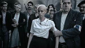 Im Film geht die Kamera noch ein wenig näher ran – und erzählt den Hintergrund des Bildes. © Arthaus / Studiocanal