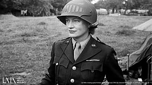 Lee Miller in der Normandie im Jahr 1944 © Lee Miller Archives, England 2024. All rights reserved. leemiller.co.uk