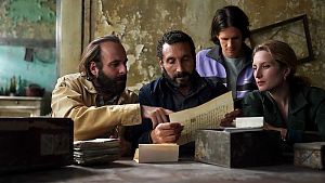 Nicht nur mehr Papierkram, wenn du plötzlich Teil einer dir unbekannten Familie bist … © Studiocanal