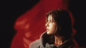 Irène Jacob in "Drei Farben: Rot" © 1993 MK2 Productions - CED Productions - FR3 Films Productions - CAB Productions - Studio Tor. All rights reserved.