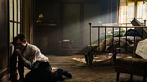 Dr. B. bzw. Dr. Bartok (Oliver Masucci ) in Haft © Studiocanal /Walker + Worm Film/ Julia Terjung