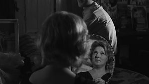 Reflektionen einer komplexen Mutter-Sohn-Beziehung in Langer Abschied. © 1971 Studio Cinématographique d’Odessa. All rights reserved.