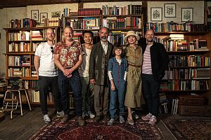 Auf dem Foto (von links nach rechts): Daniel Hartmann (Wüste Film), Andi Rogenhagen (Drehbuch), Ngo The Chau (Regie & Kamera), Christoph Maria Herbst als Carl Kollhoff, Yuna Bennett als Schascha, Annegret Weitkämper-Krug (Gretchenfilm) und Björn Vosgerau. © Wolfgang Ennenbach