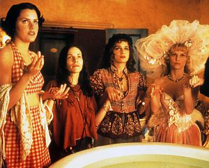 Bild zu Four Rooms – Silvester in fremden Betten: Der Film für die nächste Hotelübernachtung