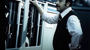 Günter Lamprecht: Ein echter Mensch in einer "Welt am Draht" © Studiocanal