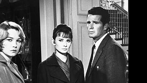 Rechts im Bild: James Garner als Karens Verlobter Dr. Joe. Tja, wer ist hier das dritte Rad am Wagen?
