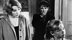 Martha (Shirley MacLaine), Karen (Audrey Hepburn) und Schülerin Mary (Karen Balkin)