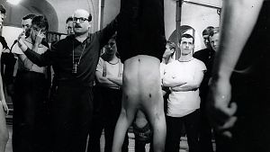 Wie inszeniert man eine Folterszene? Schlöndorff beim Regie-Debüt…