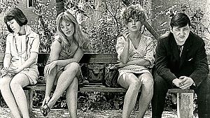 Fassbinder mit dem Ensemble von "Katzelmacher"