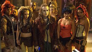 Der Style des Films ist sicher nicht ganz unschuldig daran, dass es zahlreiche Fans gibt, die gerne verkleidet zu den Kinovorführungen kommen. © Kinowelt GmbH