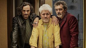 v.l.n.r. Asier Etxeandia, Pedro Almodovar, Antonio Banderas © Studiocanal/ El Deseo / Manolo Pav