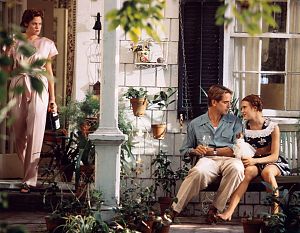 Charlotte Haze (Melanie Griffith), Humbert Humbert (Jeremy Irons) und Dolores (Dominique Swain). © ALPHATEX S.A.