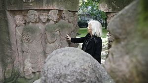 Die frühesten Bilder von Berlin sind Ruinen. Später drehte Margarethe von Trotta hier einen Film über den Aufstand der Frauen in der Rosenstrße 1943, an den auch diese Sklulpturen erinnern