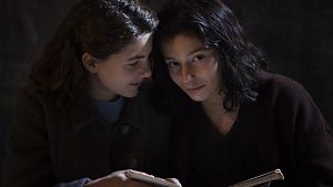 dasinistraMargheritaMazzuccoElenaadolescenteeGaiaGiraceLilaadolescente-1.jpg © PHOTO BY EDUARDO CASTALDO