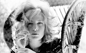 Bild zu Monica Vitti: Eleganz und Neugier in der modernen Welt
