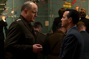 Bild zu Neuer Trailer zu PRESSURE mit Andrew Scott und Brendan Fraser