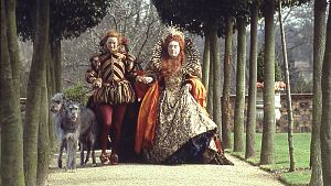 Orlando an der Seite von Königin Elisabeth I. - hier gespielt von der Drag Queen Quentin Crisp © STUDIOCANAL GmbH