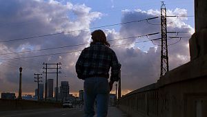 Herr Mustermann, John Nada, sucht einen Job und findet eine Verschwörung. © (C) 1988 STUDIOCANAL S.A.S. All Rights Reserved.