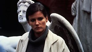 Barbara Sukova wachsen im Werk Margarethe von Trottas Flügel. Hier in "Die bleierne Zeit"