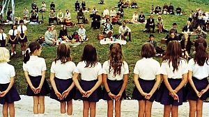 Auch die katholische Mädchenschule zweifelt an Buñuels Glauben. © Kinowelt GmbH