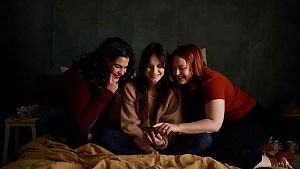 "Einsam zweisam". Oder auch mal dreisam. Die schöne neue Welt der Dating-Apps.