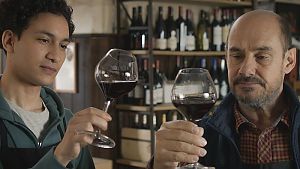 Schwierigkeiten mit dem Praktikanten? In der Liebe? Der Geist aus der Flasche hilft weiter. © Bertrand Vacarisas Mandarin & Compagnie/Studiocanal GmbH