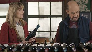 Jacques erkläre Hortense die Unterschiede zwischen Rotwein, Weißwein und Rosé © Bertrand Vacarisas Mandarin & Compagnie/Studiocanal GmbH
