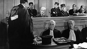 Bild mit Symbolcharakter: Chaplin als Verdoux vor Gericht © Studiocanal